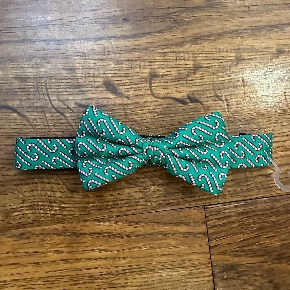 Vineyard Vines holiday silk bow tie